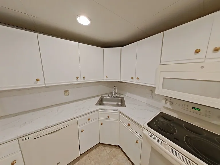 1030 E Lancaster Ave #L4 — Photo 3