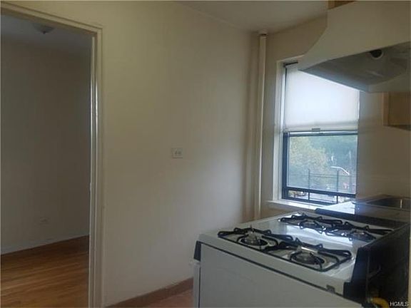 3rd image of 500 Riverdale Ave APT 5A