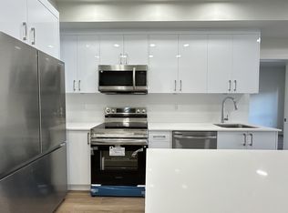 15739 Fraser Hwy #202, Surrey, BC