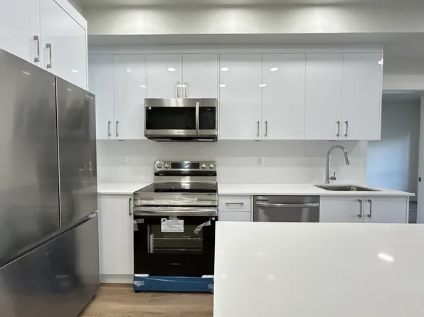 15739 Fraser Hwy, Surrey, BC