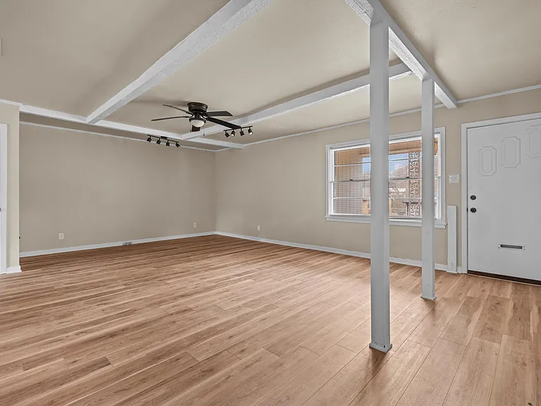 2335 Pleasant Dr — Photo 5