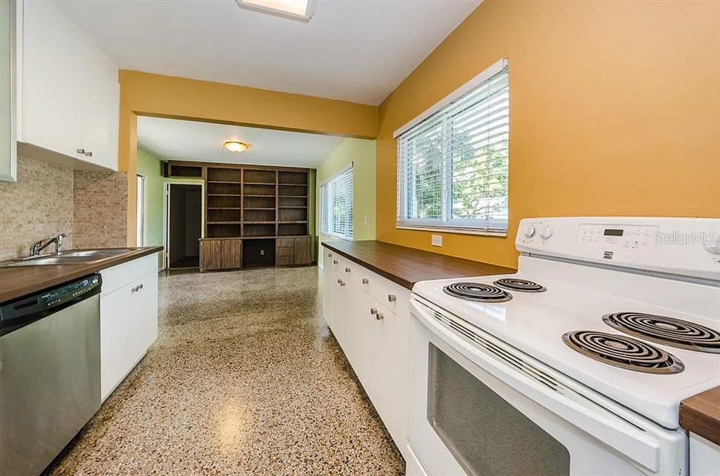 3 bed, 3.0 bath, 2170 sqft, $2,975 — Photo 4