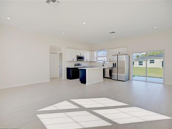 5th image of 194 Liberty Dr NE