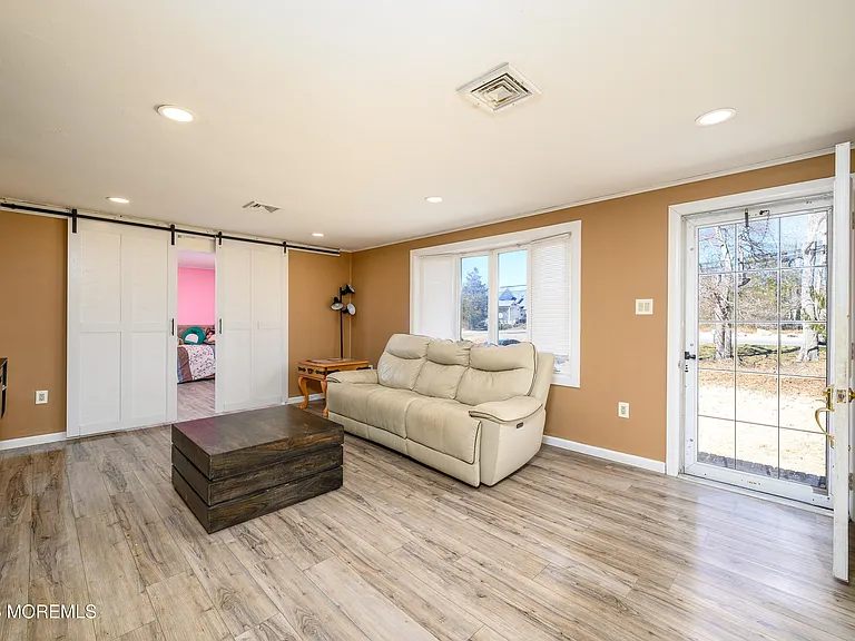 570 Eltone Rd — Photo 10
