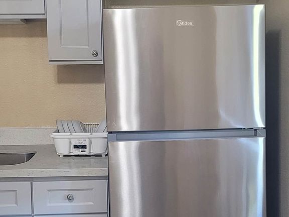 2nd image of 3236 Williamsburg Dr APT 1