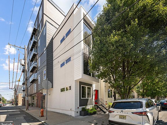 2nd image of 221 Green St