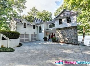 20 Lakeshore Dr, Berkeley Lake, GA 30096