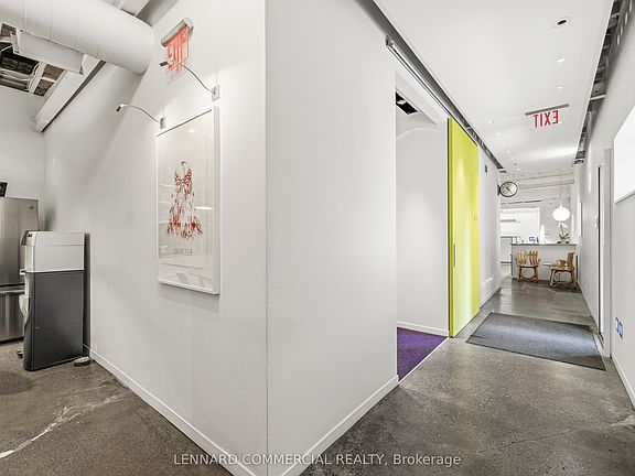 4th image of 121 Logan Ave