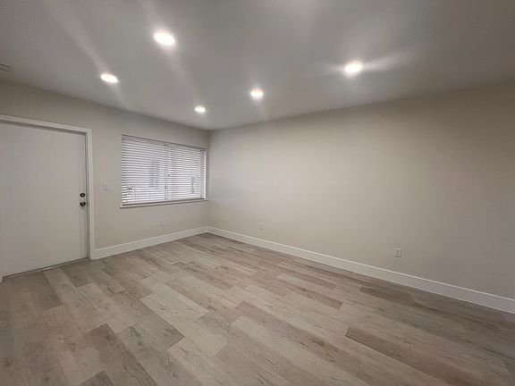 5th image of 11 Menores Ave APT 9