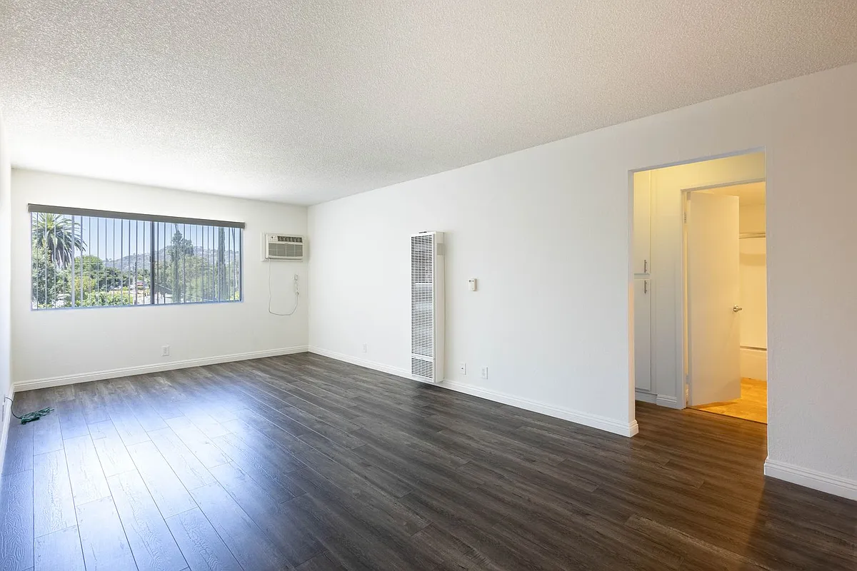 Building Photo - Fair Oaks 1471