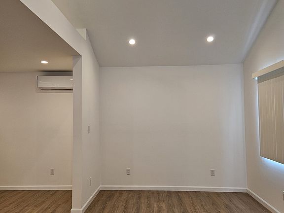 5th image of 3172 1/2 N Farnsworth Ave