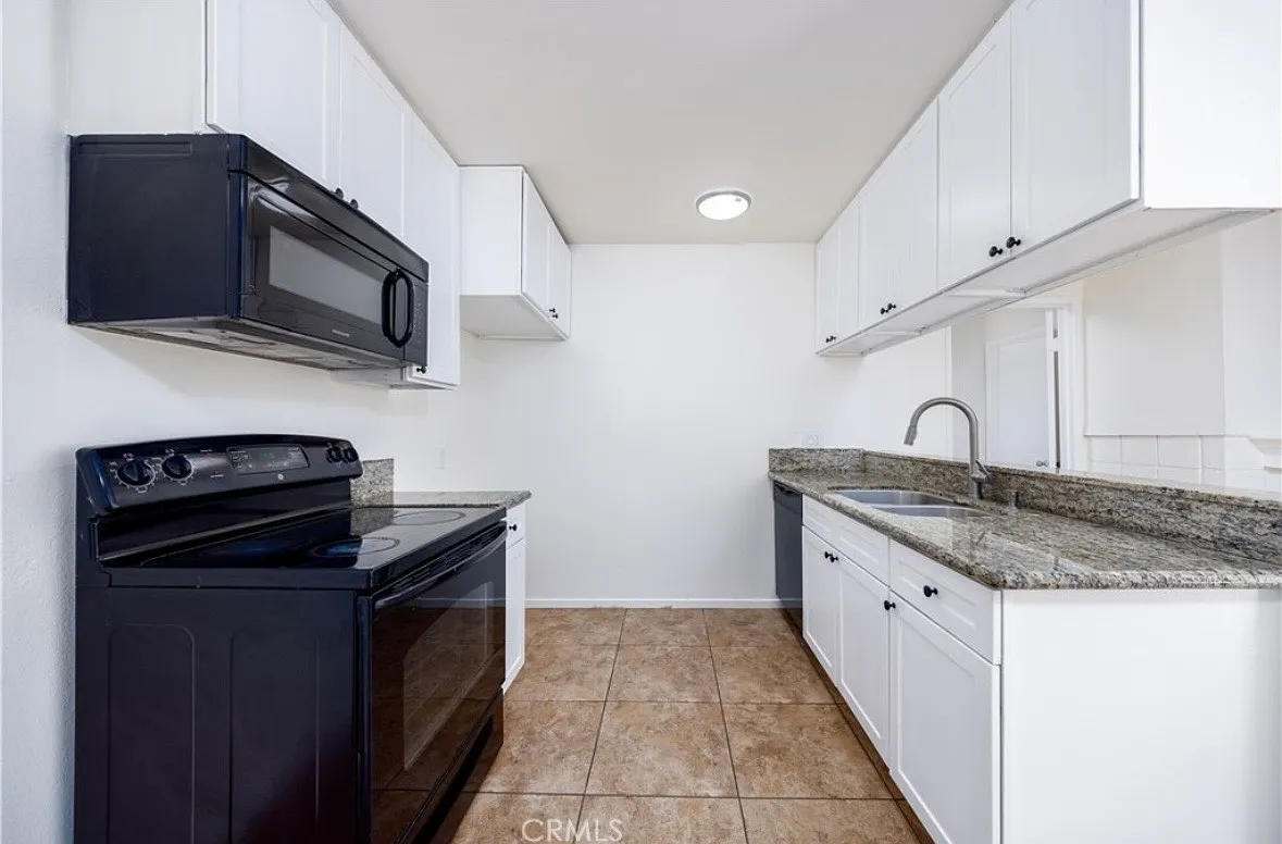 2 bed, 807 sqft, $2,000 — Photo 3