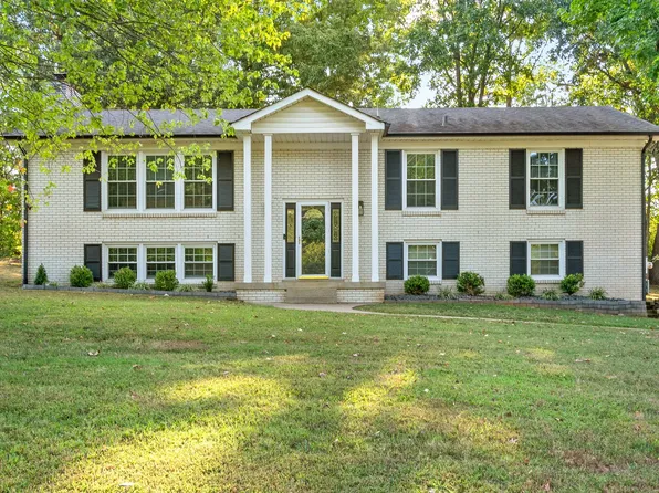155 E Regent Dr, Clarksville, TN 37043