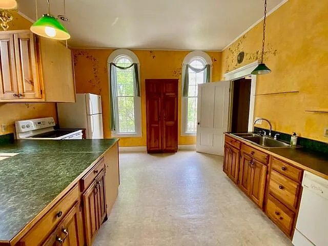 31 High Rd — Photo 2