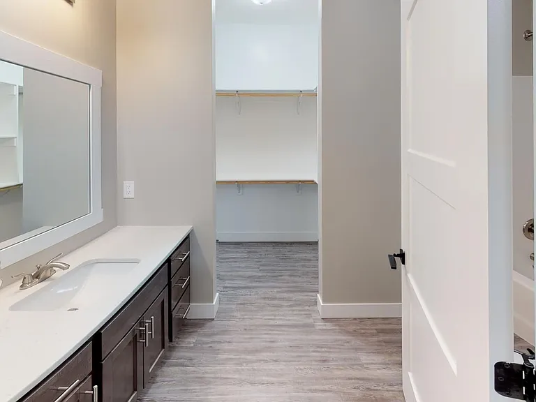 711 Legacy Dr — Photo 25