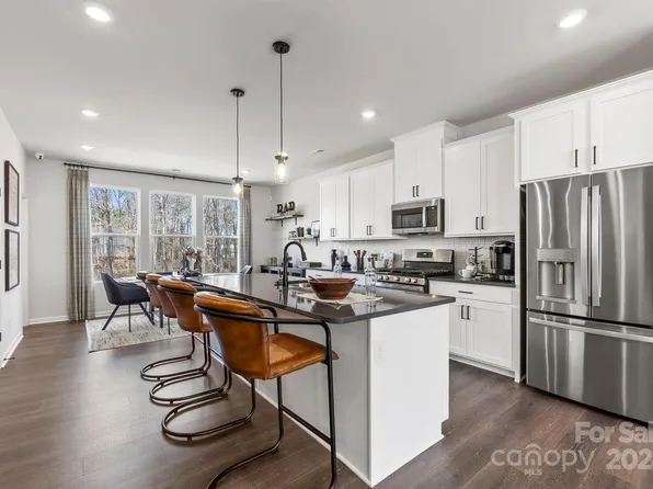 1530 Blanche St, Charlotte, NC 28262