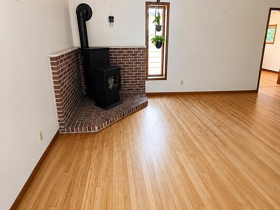 5th image of 722 Wright St