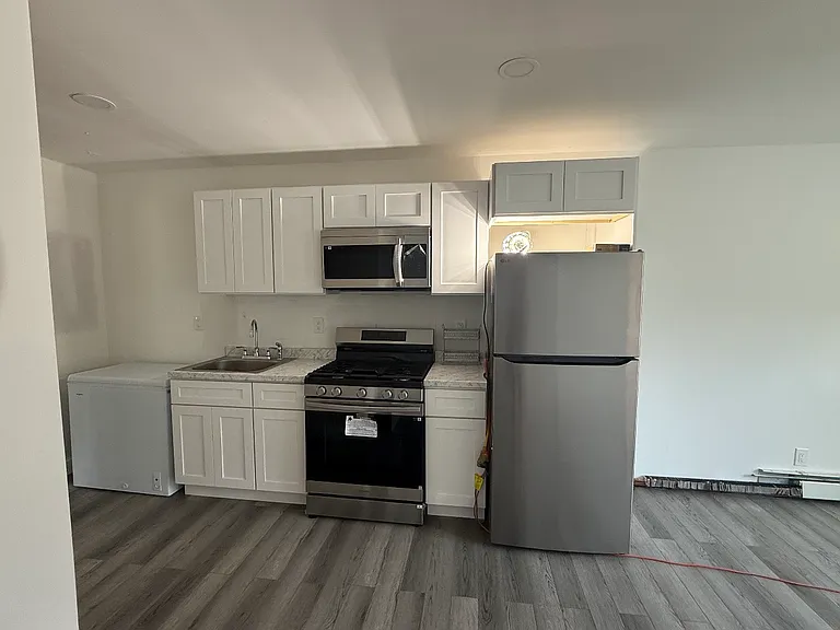 5 Van Wagoner Ave — Photo 4