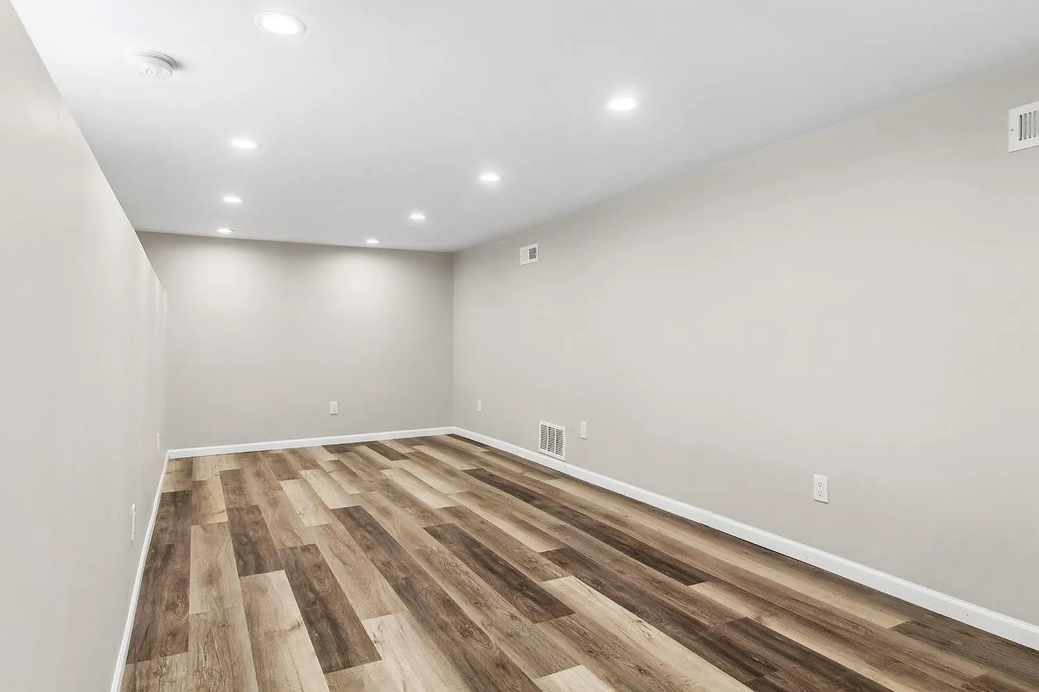 3 bed, 1.5 bath, 1340 sqft, $1,800 — Photo 3