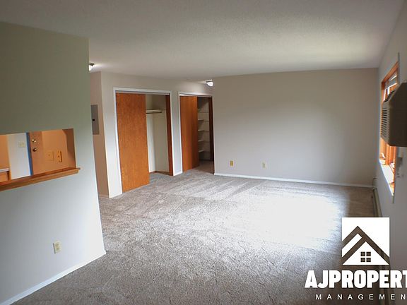 3rd image of 916 S Menlo Ave #303