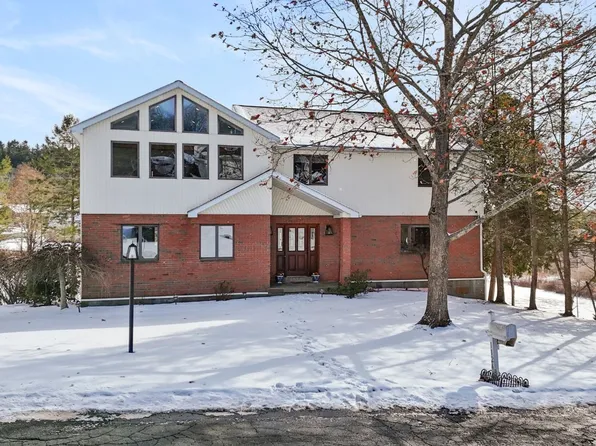 1124 Anna Maria Dr, Johnson City, NY 13790