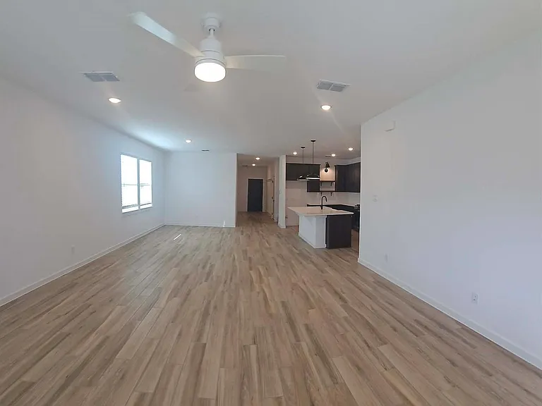 8423 Bay Ridge Cir — Photo 15