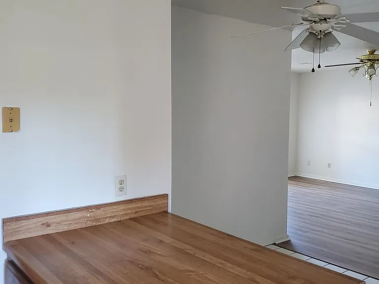 1024 N Oak Ct — Photo 8