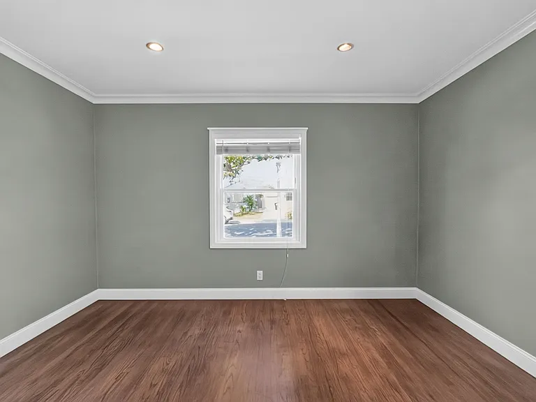7742 Dunbarton Ave — Photo 13
