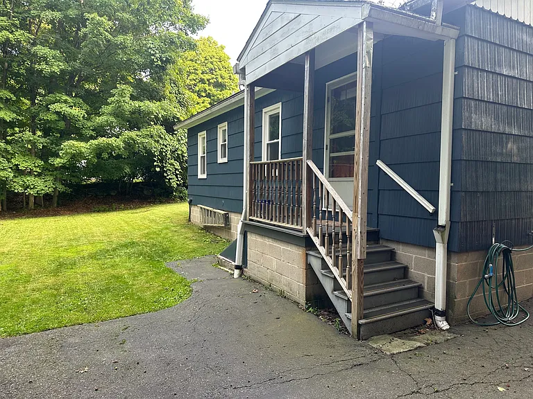 165 Wallens St — Photo 2
