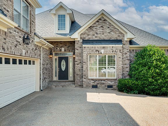 3rd image of 1810 Shagbark Way
