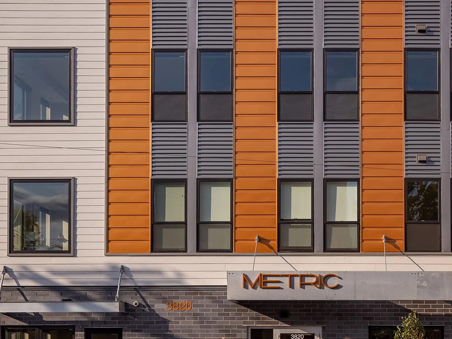 Metric — Photo 4