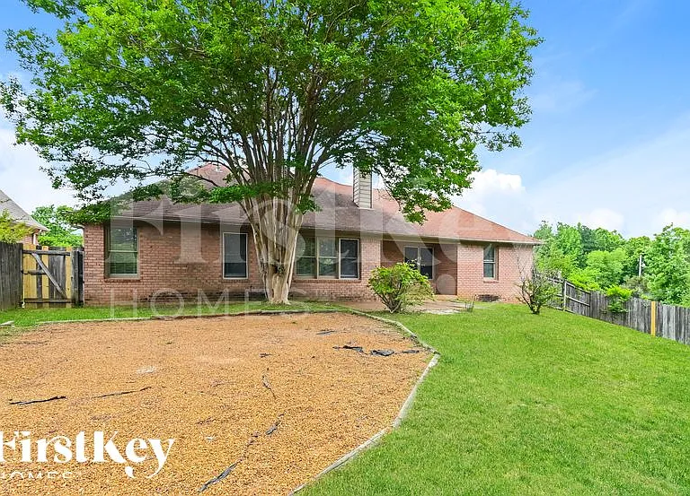 844 Tropicana Dr E — Photo 15