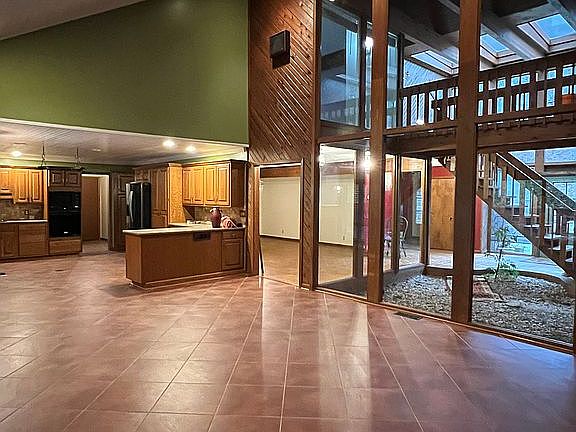5th image of 5225 Riverside Dr