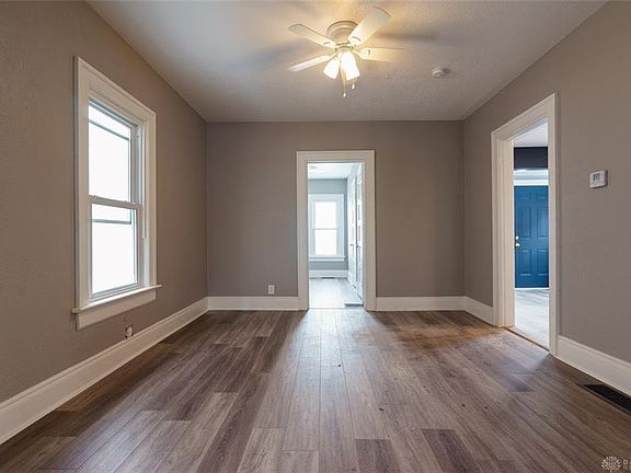 5th image of 909 Creighton Ave