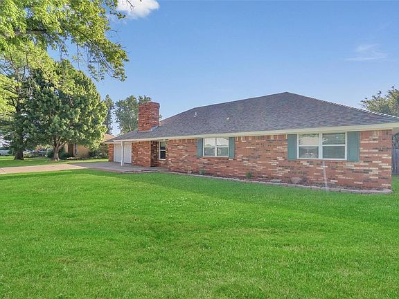 3rd image of 1006 Kathys Pl