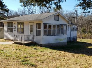 7712 Swartz Rd, Kansas City, KS 66111