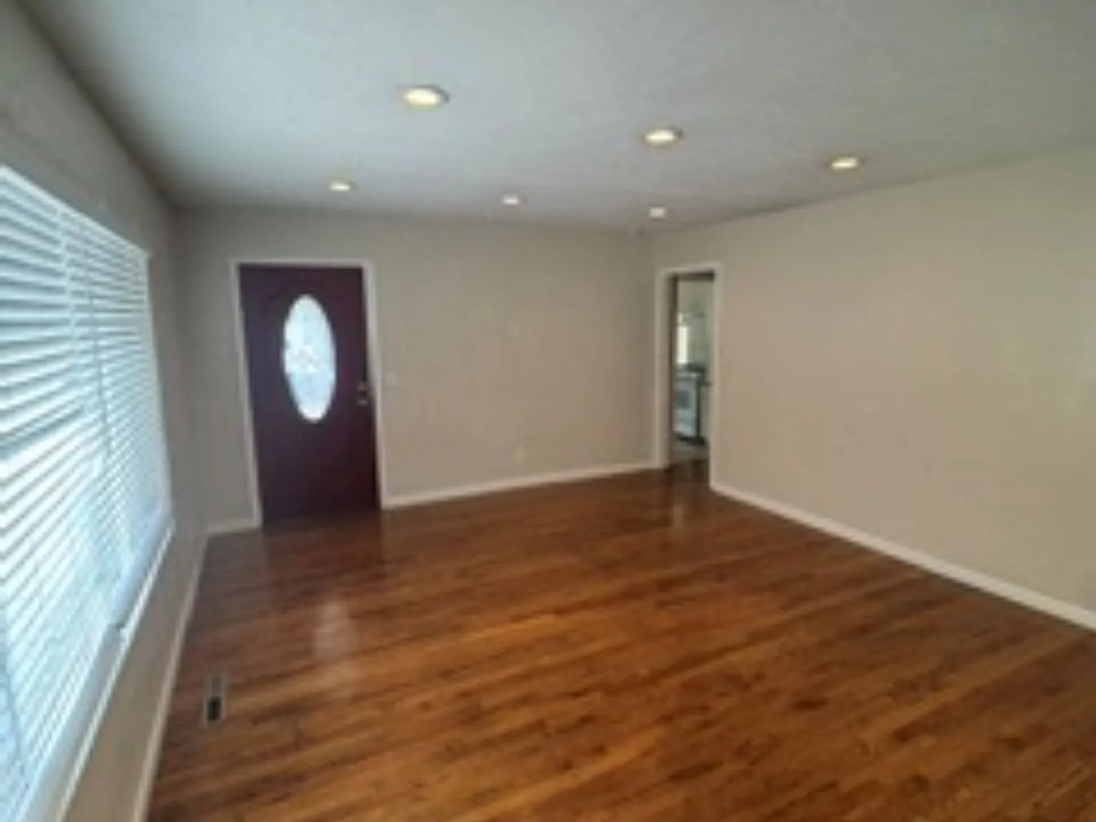 3 bed, 1.5 bath, 1350 sqft, $3,800 — Photo 3