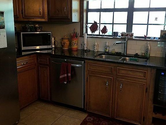 Kitchen w/ Stainless App