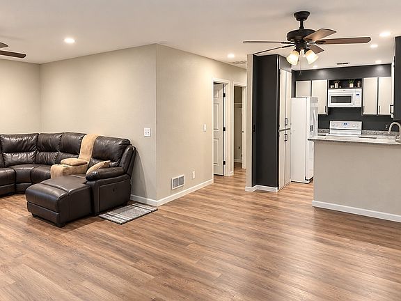 3rd image of 4935 Dowell Ln #3