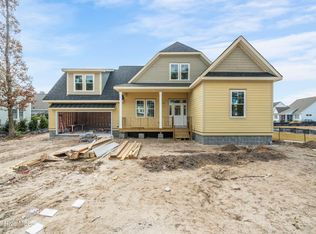 415 Raven Glen Dr, Southport, NC 28461