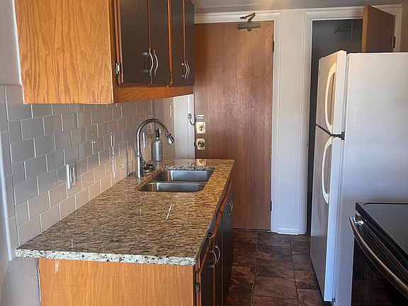 3rd image of 601 Lincoln Ave #6