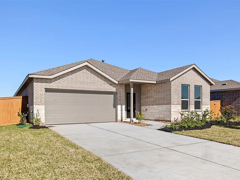 823 Heaven Dr — Photo 2