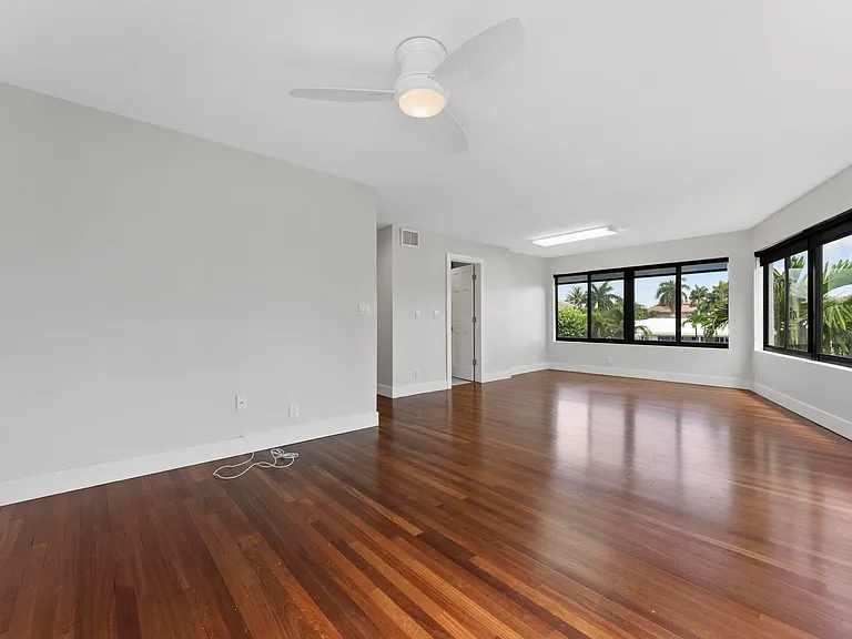 1121 Bel Air Dr #4 — Photo 14