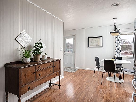 4th image of 202 Ridgeview Ln S