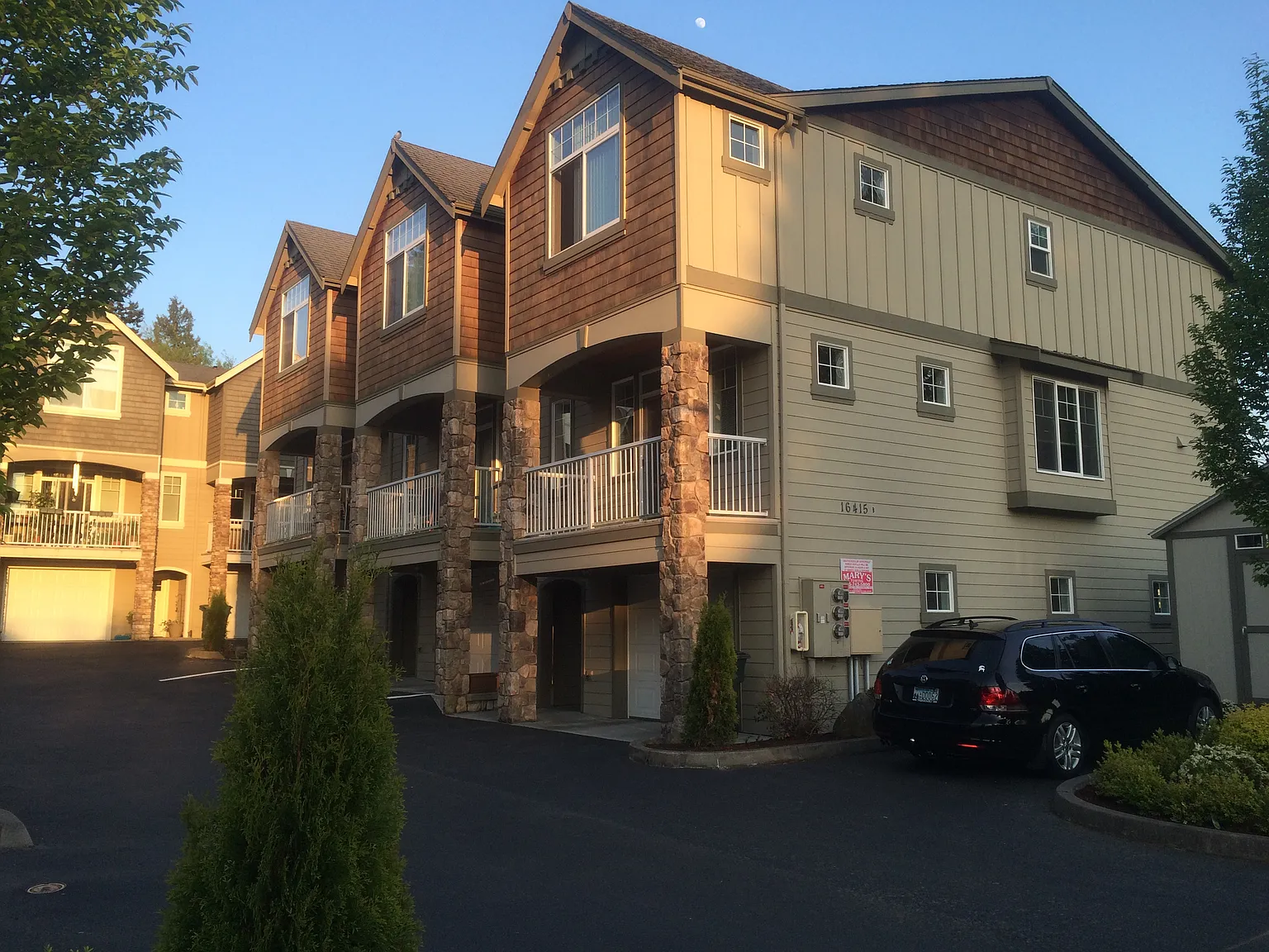 3 bed, 2.5 bath, 1724 sqft, $3,345 — Photo 2