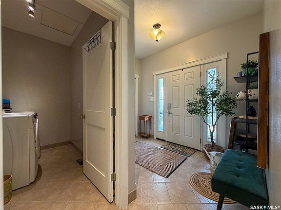 3rd image of 270 14th Avenue NE