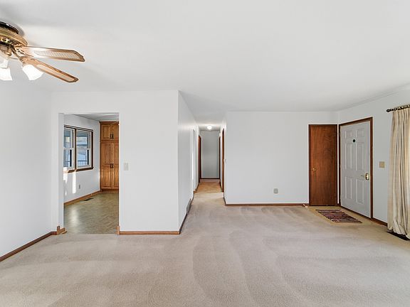 3rd image of 809 N York St