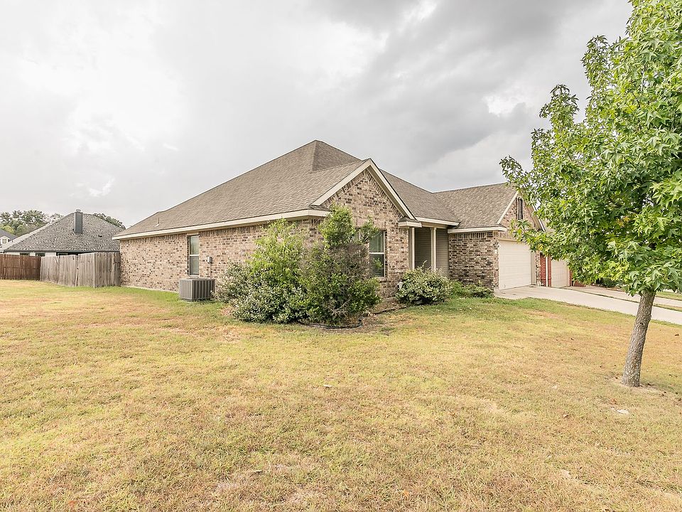 1st image of 226 Water Oak Ln