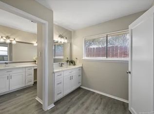 5834 Winding Ridge Dr, Windcrest, TX 78239