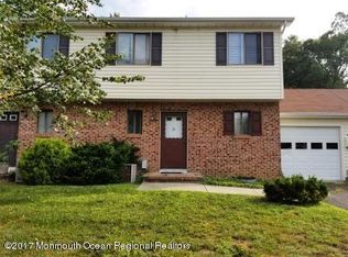 6 Lynne Ct, Howell, NJ 07731